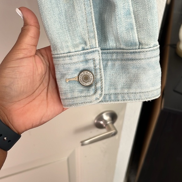Light wash denim jean jacket - Picture 7 of 7